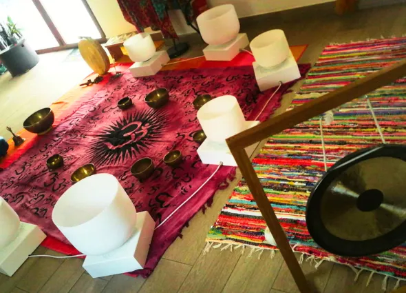 Espacio multiusos de 35 m² para talleres, reuniones, presentaciones, conferencias, clases prácticas, meditación y sesiones holísticas; ideal para terapeutas, monitores e instructores.