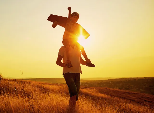 La energía masculina impulsa la acción y la manifestación en el mundo, destacándose por su fuerza, determinación y capacidad para enfrentar desafíos.