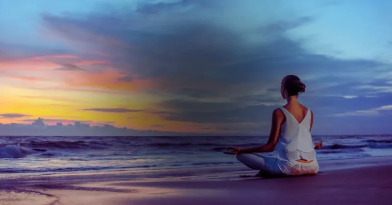 ¡Transforma tu vida diaria con Portal Centro Luz! Dedica solo 5 minutos al día a la meditación, una práctica ancestral que marcará la diferencia en tu rutina. ¡Descubre el poder de la pausa en cualquier momento del día: mañana, almuerzo o antes de dormir! ¡La transformación está a solo 5 minutos de distancia!